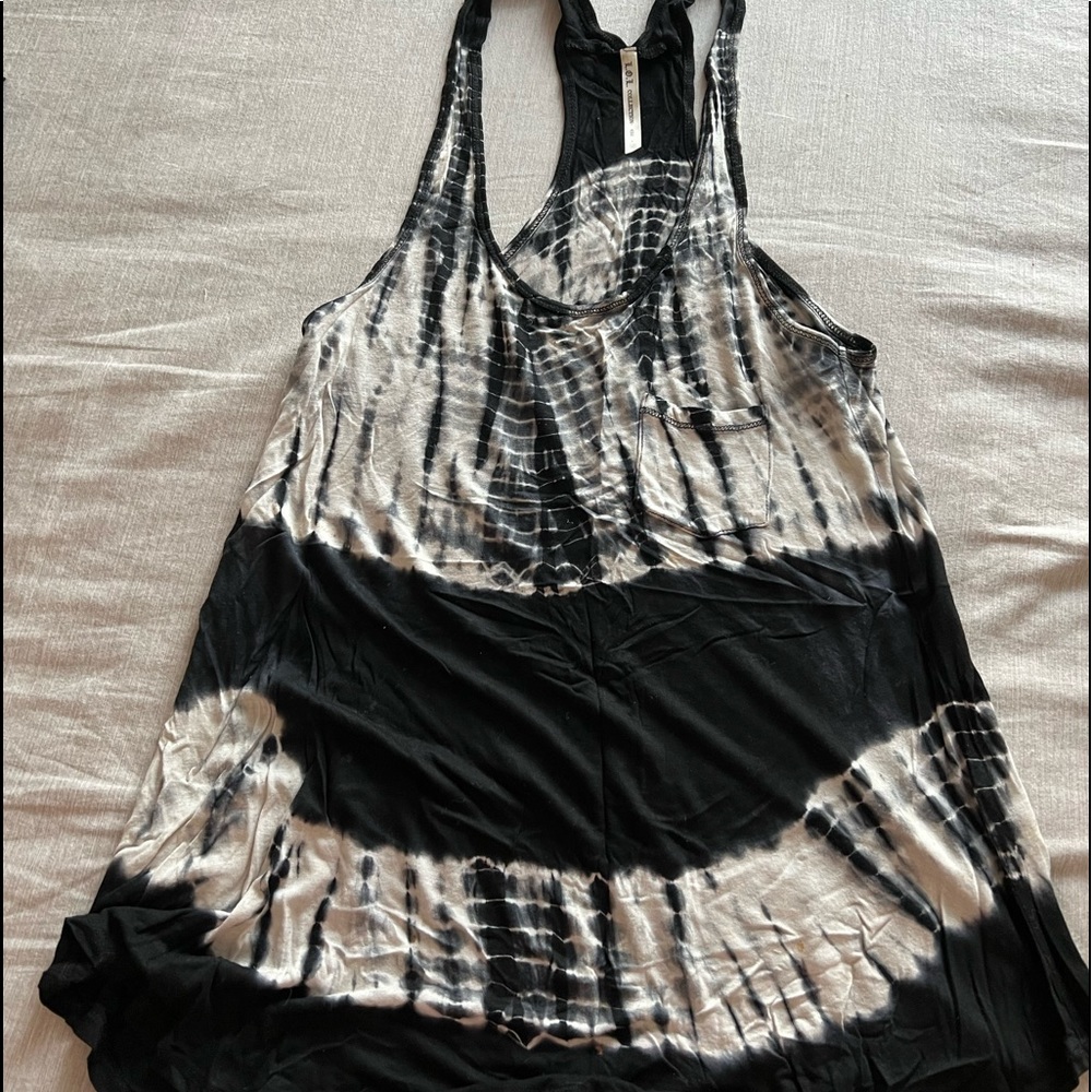 Bundle 2 tank tops tie dyed
